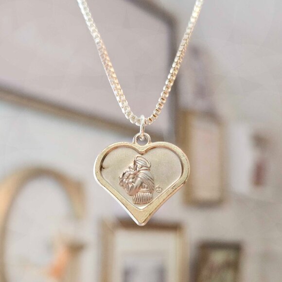 ✝️Vintage Two-Tone Unisex Heart Religious St. Anthony Madonna Jesus Necklace👑🌟 - Picture 1 of 3